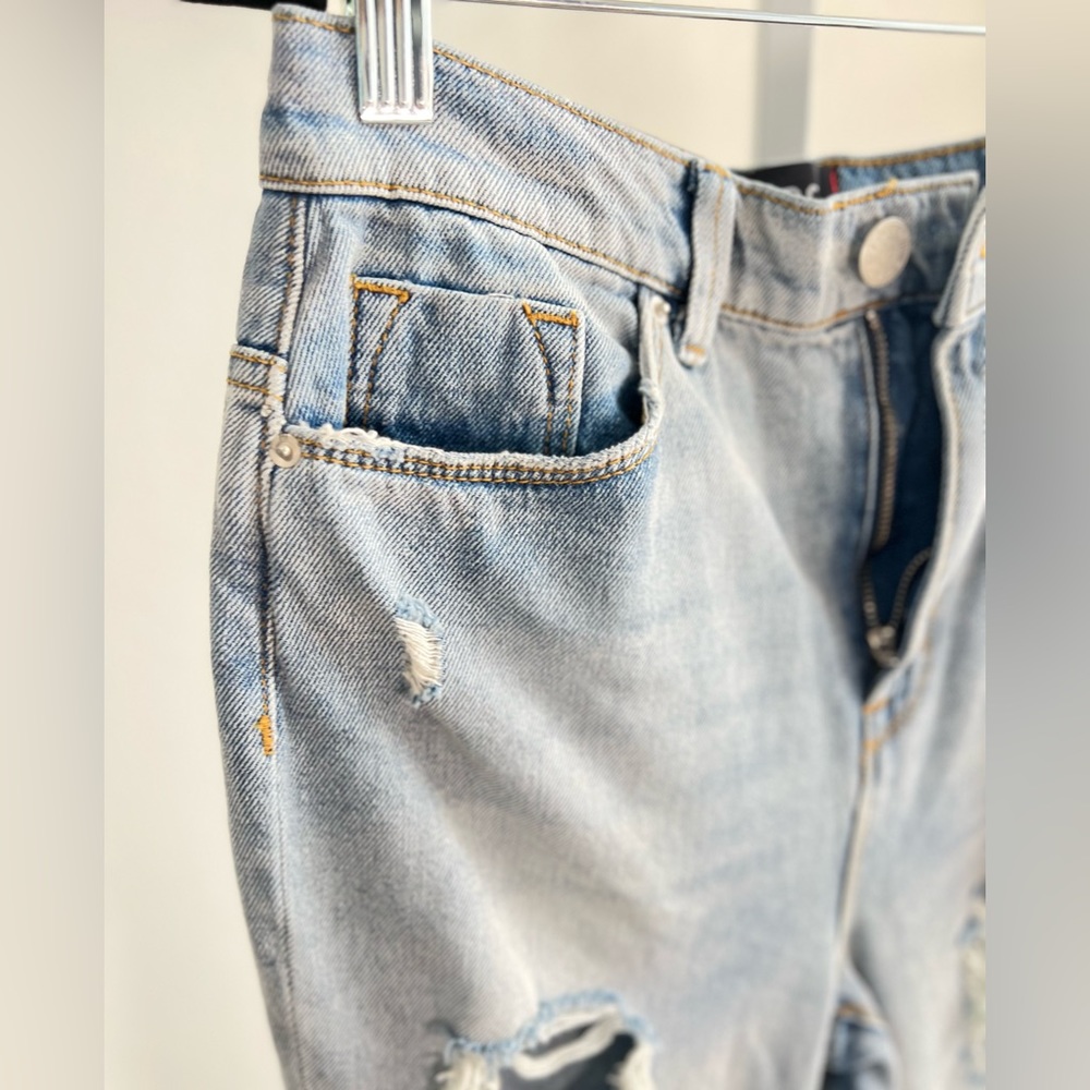 BDG Mom high-rise distressed jeans jeans. Size 25. Retails $69 NWT. - Picture 9 of 17